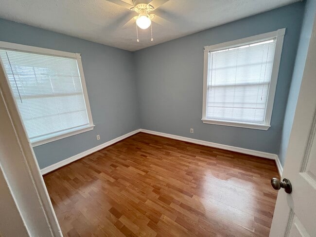 Building Photo - 2703 Thomas Ave