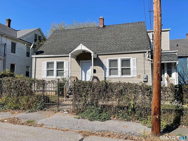 Building Photo - charming single-family home