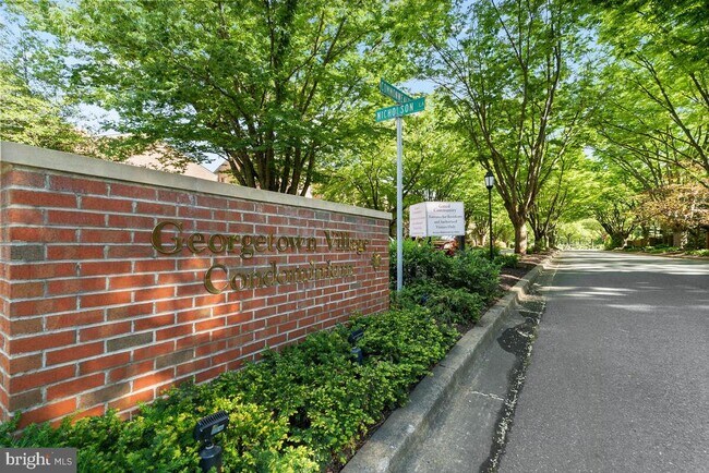 Building Photo - 11401 Commonwealth Dr