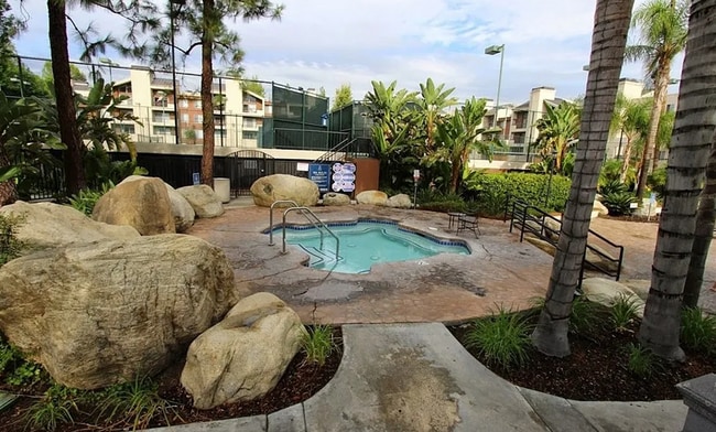 Building Photo - Beautifully upgraded 2 bedroom, 2 bath con...