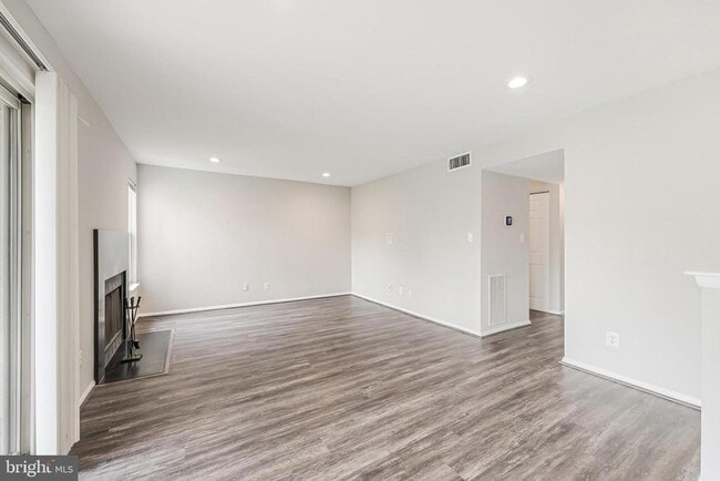 Building Photo - 1719 Ascot Way