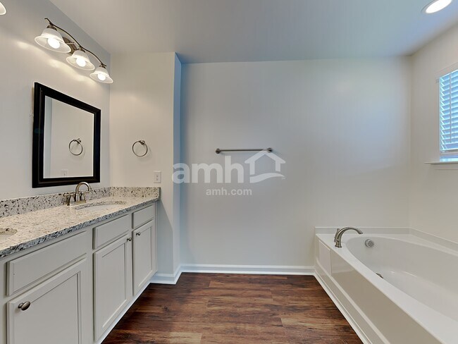 Building Photo - 67 Hogan Dr