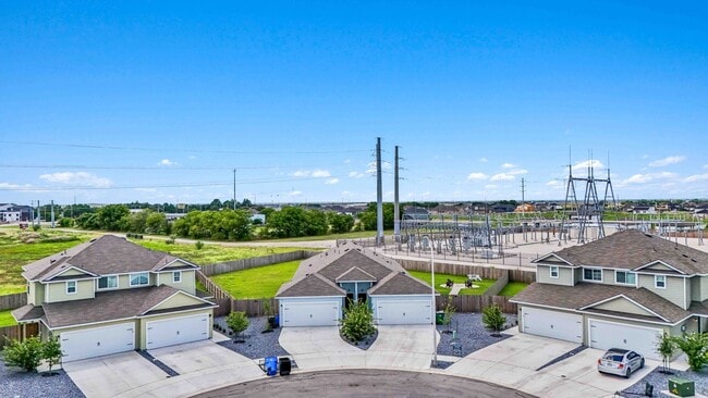 Building Photo - Luxury 3/2 Duplex in Seguin, Texas