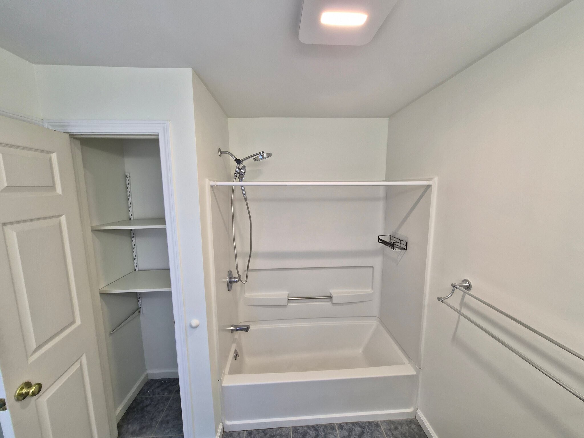 Building Photo - 142 Washington St