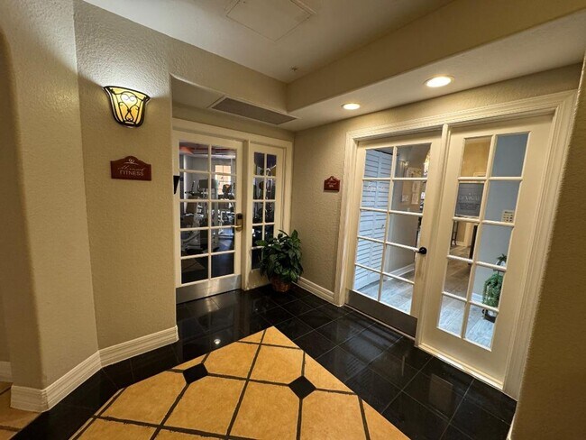 Building Photo - 1 Bedroom 1, 1/2 Bathroom fully renovated ...