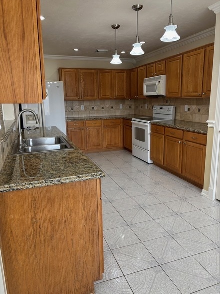 Building Photo - 903 Christopher Ln