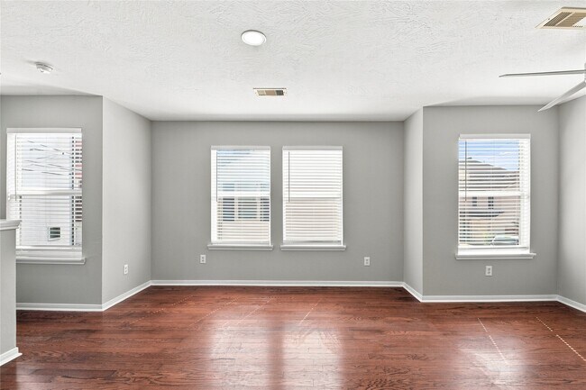 Building Photo - 1421 Ruthven St