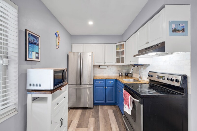 Building Photo - 1035 - 1037-1037 NE 32nd St