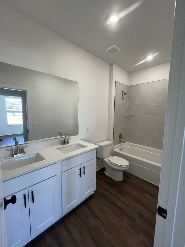 Building Photo - 495 W Gosling Isle