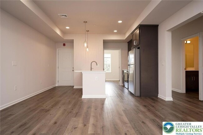 Building Photo - 1210 Eaton Ave