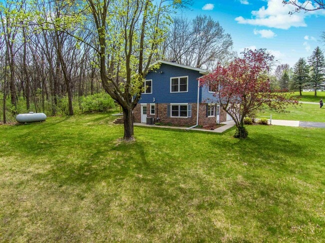 Building Photo - 1870 Sand Ridge Ct