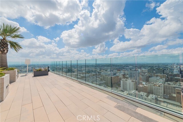 Building Photo - 400 S Broadway