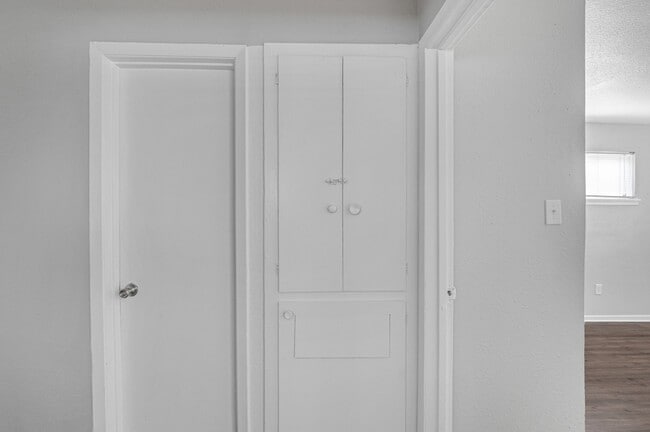 Building Photo - 2507 Delano St