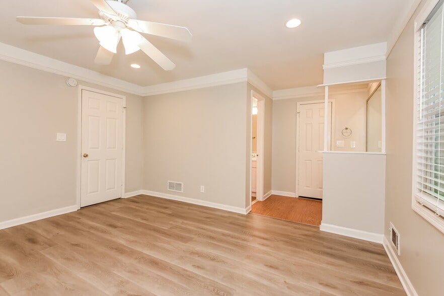 Building Photo - 153 Drury Ln