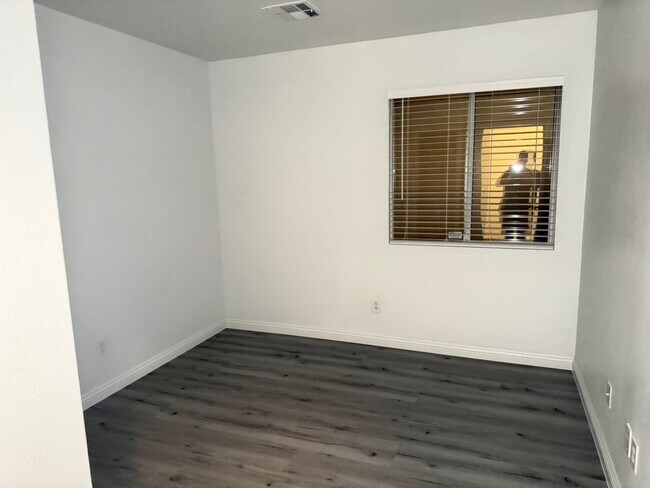 Building Photo - 5817 Lenapee Ct