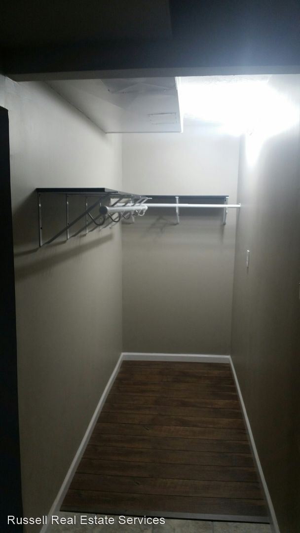 Building Photo - 1 br, 1 bath House - Albrecht Ave 2882 ( D...