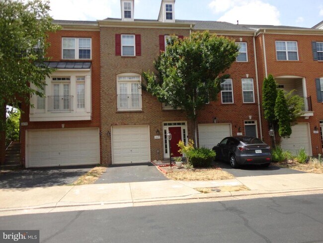 Building Photo - 24699 Kings Canyon Square