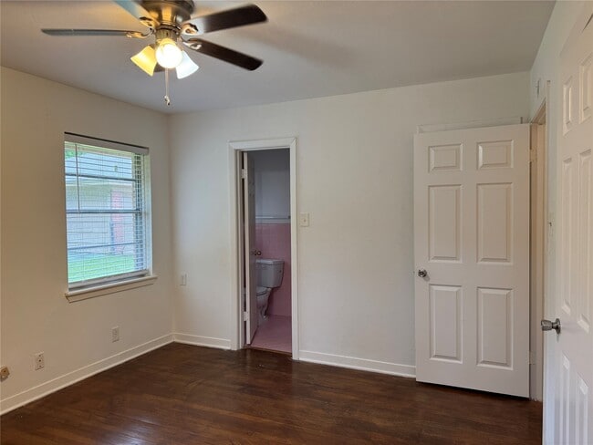 Building Photo - 4013 Newshire Dr