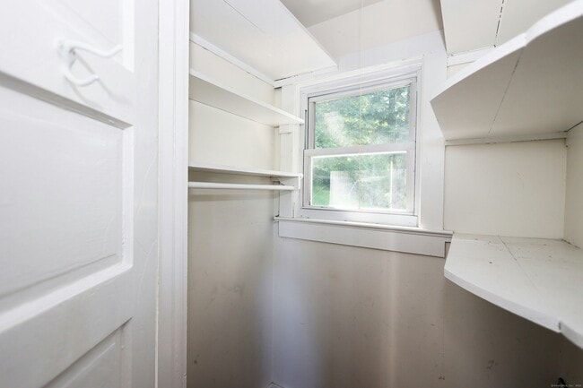 Building Photo - 54 W Branchville Rd