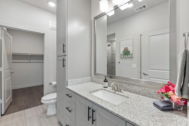 Building Photo - 5820 1/2 Cameron Rd