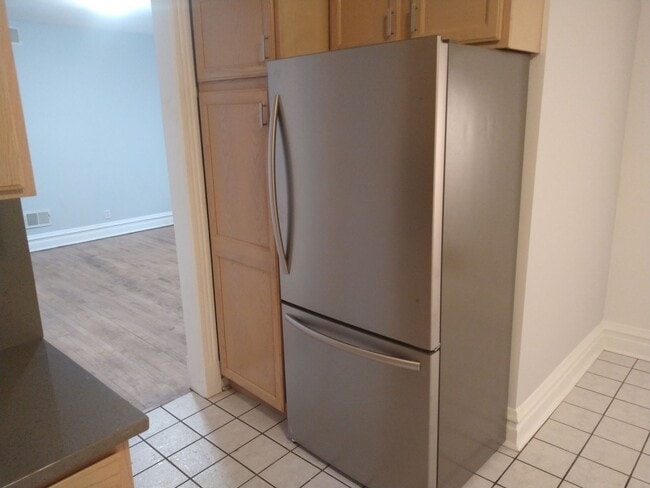 Building Photo - Nice Newly Remodeled 2Br, 1Bth, 2nd Floor -parking included