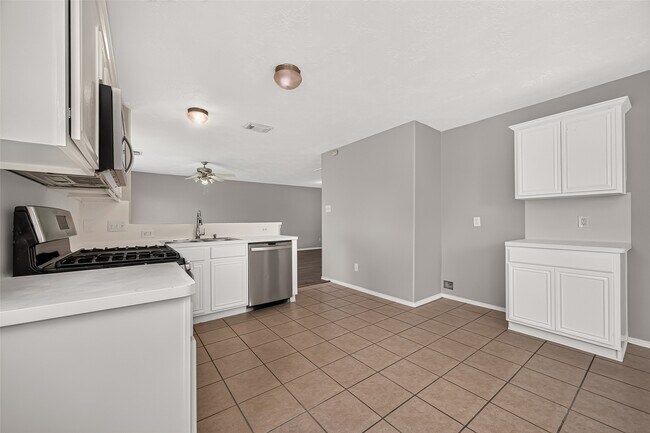 Building Photo - 19451 Nasworthy Dr