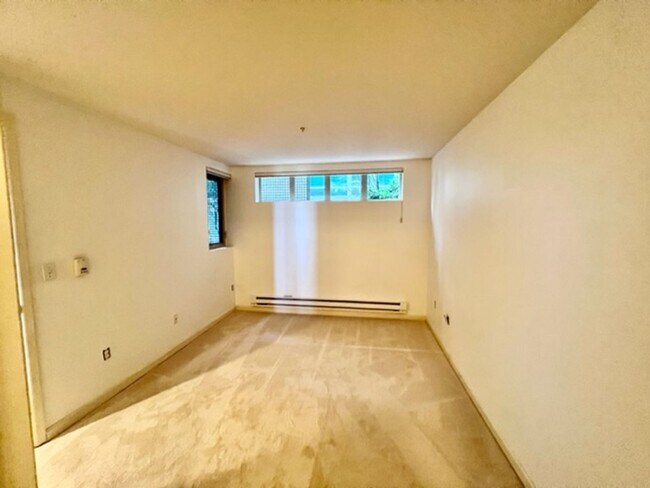 Building Photo - Belltown Loft Condo