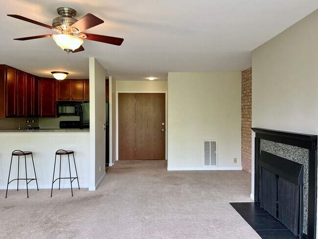 Building Photo - Bright and Relaxing 3rd floor OPEN CONCEPT 1 Bed / 1 Bath Condo For Rent! In-Unit Washer & Dryer!...