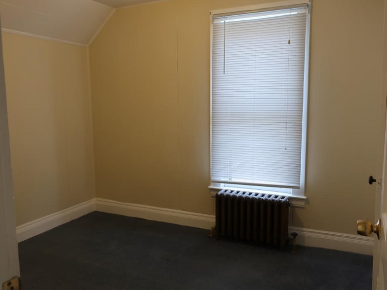 Building Photo - 280 Easton St