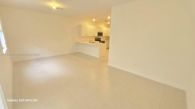 Building Photo - 226 SW 159th Ct
