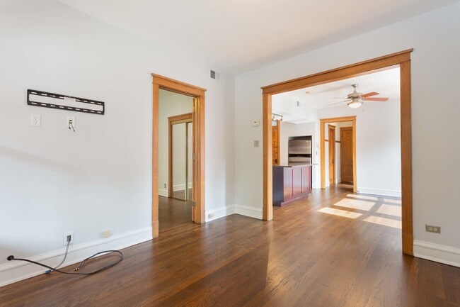 Building Photo - 3338 N Wolcott Ave