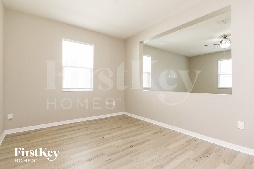 Building Photo - 14291 Seranoa Dr