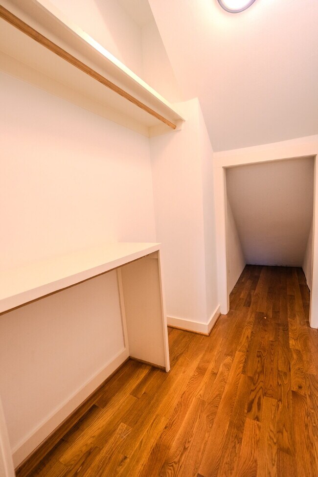 Building Photo - Leasing for FALL 2026! 3Bed/3Bath Townhouse walking distance to FSU! $800/room! FULLY FURNISHED!