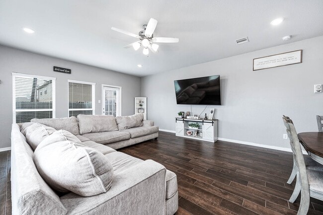 Building Photo - 532 N 6th St