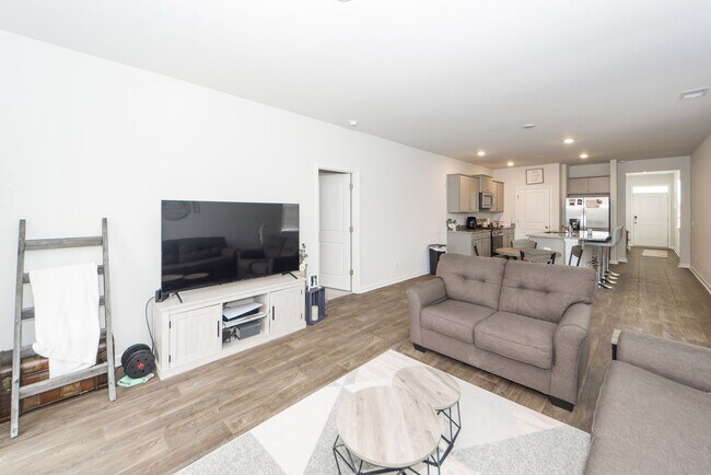 Building Photo - 3 Bedroom 2 Bath Home in Cane Bay Plantation - Summerville