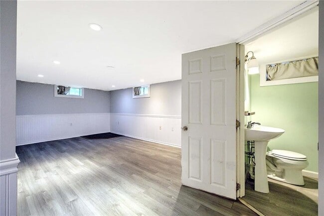Building Photo - 4 Talbot Manor