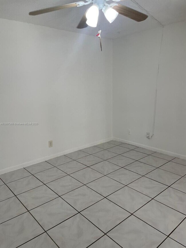 Building Photo - 810 SW 73rd Ave