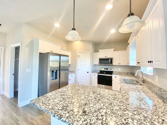 Building Photo - $1000 OFF 1st month rent!!!!Guyton Beauty!...