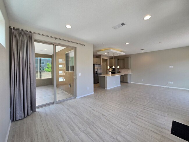 Building Photo - Modern Santa Fe Townhome