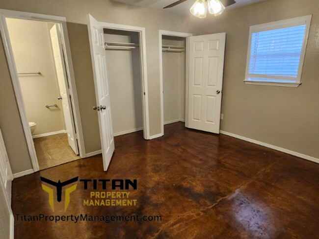 Building Photo - 2 bed/2 bath Apartment