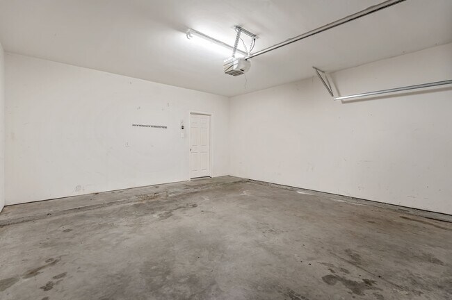 Building Photo - 6213 Stoney Creek Dr