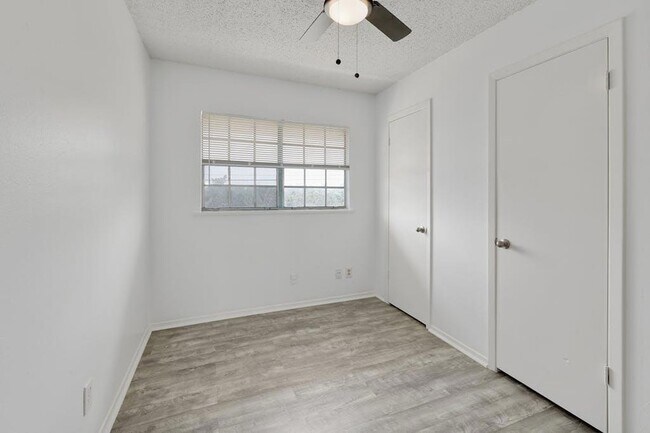 Building Photo - 5211 Thunderbird St