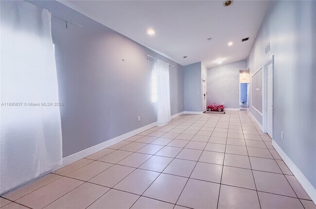 Building Photo - 3353 NE 11th Dr