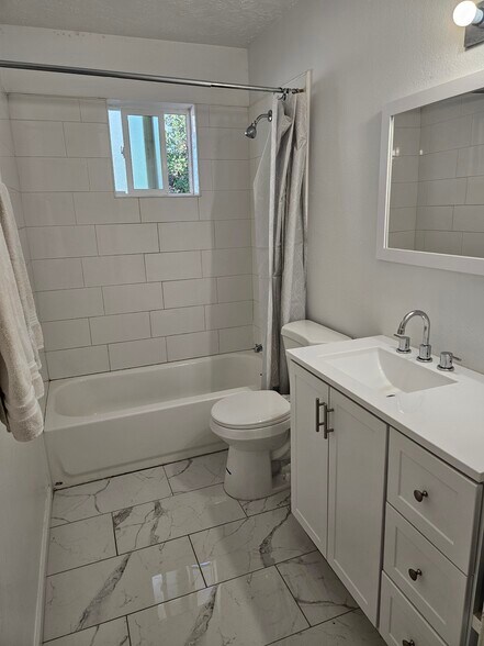 Building Photo - 6820 E Avalon Dr