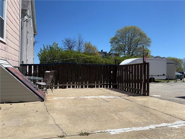 Building Photo - 550 Winter St