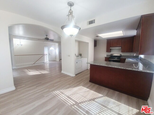 Building Photo - 4838 Elmwood Ave