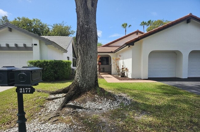 Building Photo - 2177 Montpeliar