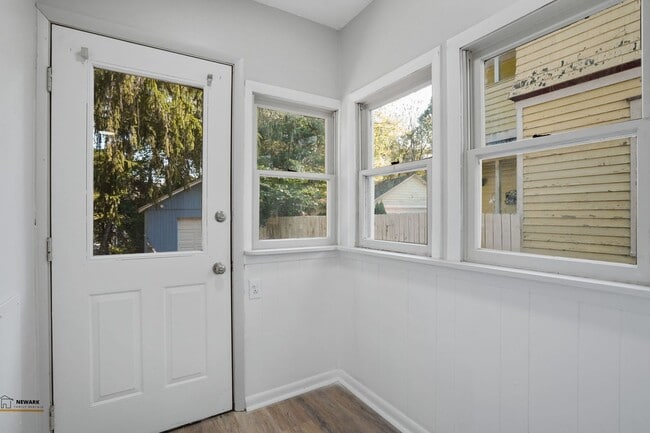 Building Photo - Spacious 3 Bed, 2 Bath in Newark - Move-In...
