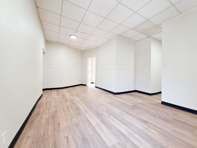 Building Photo - 135 E Main St