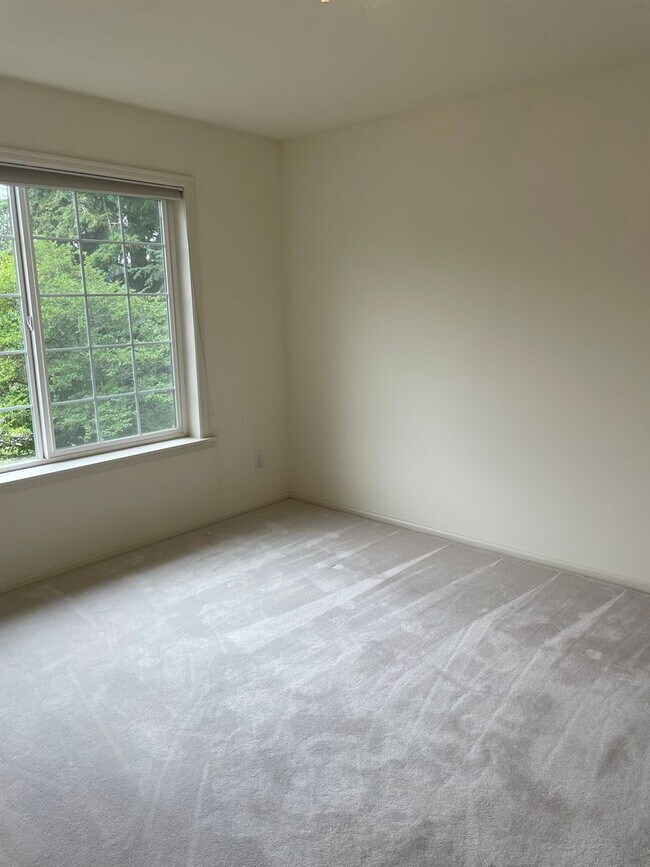 Building Photo - Single Level Useless Bay Home with Bonus Room!